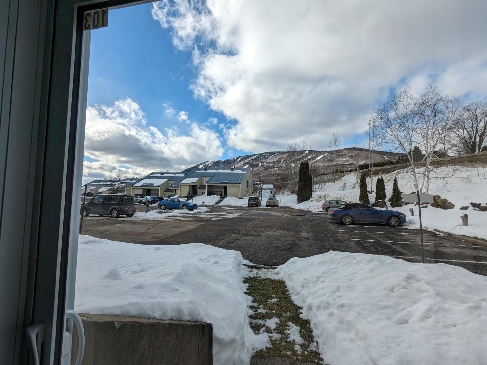 Bienvenue Chez Alice Et Daniel Apartment Saint-Ferreol-les-Neiges Exterior photo